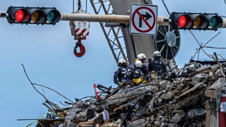 米集合住宅崩落で死者２２人、郡長が残存部分の解体を承認　