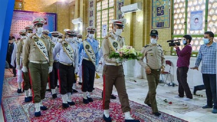  Iranians sprinkle rose petals on tombs of 1981 terror victims 