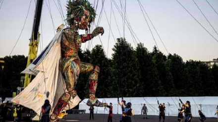 巨大人形「モッコ」が、東京五輪・パラ公式イベントに登場