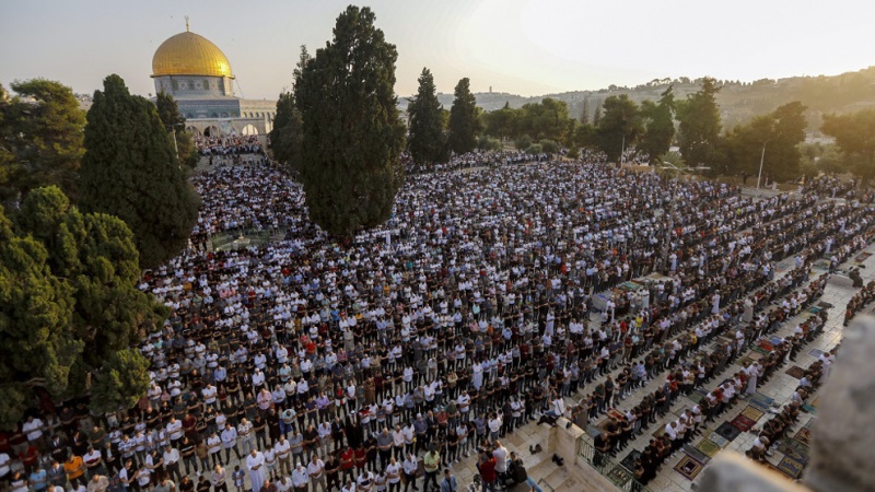 1000s of Palestinians hold Eid al-Adha prayers in Aqsa after Israeli raids