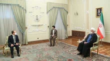 President Rouhani urges South Korea to settle banking problems, release Iran's frozen assets