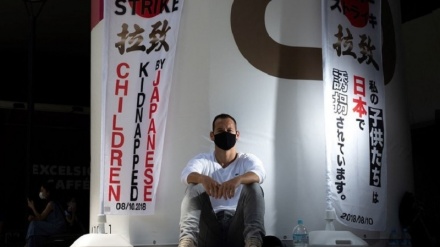 仏男性が子供との再会求め東京でハンスト　「日本人妻が誘拐」と訴え