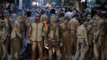 イラン西部ロレスターン州におけるシーア派追悼記念日の「泥塗り」の儀式