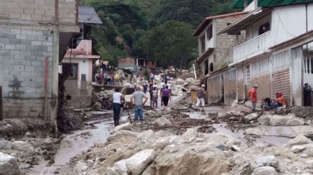Floods kill at least 20 people in western Venezuela