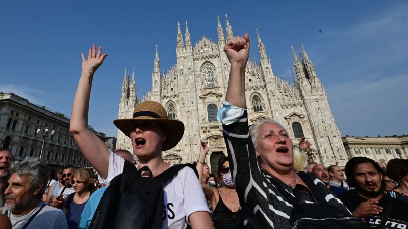 Protesta në Itali kundër rregullave dhe kufizimeve të pandemisë së virusit Korona