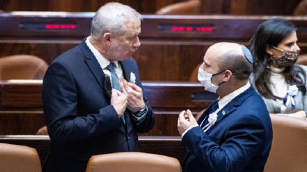 בכיר בממשלת ישראל נגד גנץ: מתנהל כממשלה בתוך ממשלה