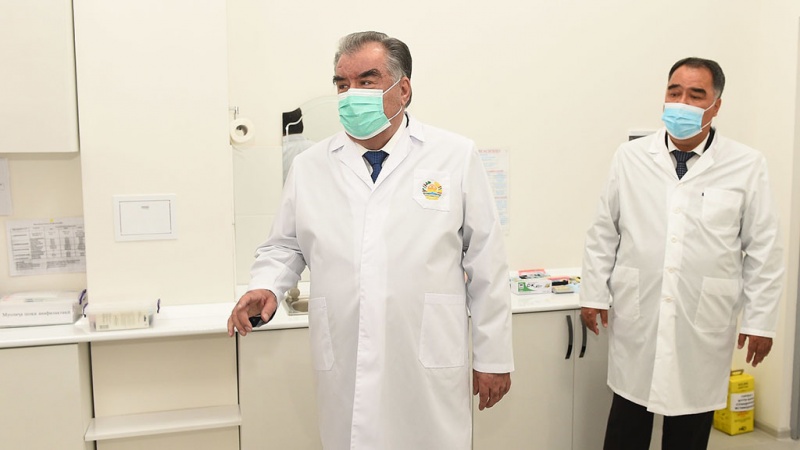 رئیس جمهور تاجیکستان واکسن کرونا تزریق کرد