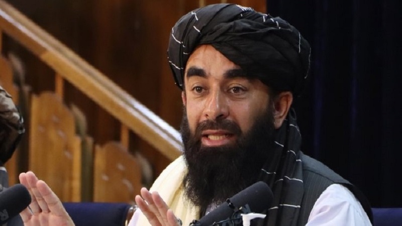 ذبیح الله مجاهد: جهان باید با دولت طالبان برای حل مشکلات مردم افغانستان همکاری کند
