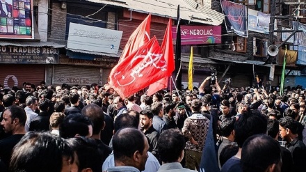 Muslims mark Ashura in Kashmir after police crackdown