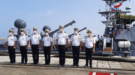 两艘阿塞拜疆军舰停靠恩泽利港