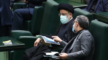 (FOTO) Iran, Raisi al Majlis per la fiducia squadra governo  - 1
