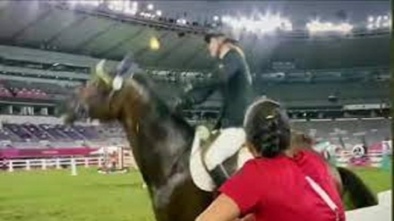 Tokyo 2020: Picchia il cavallo che non vuole saltare, espulsa dalle Olimpiadi