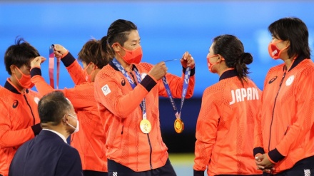 名古屋市長がかじった五輪金メダルを、IOC負担で交換