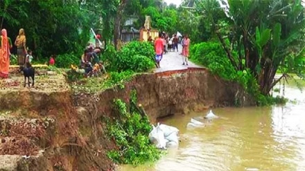 বাংলাদেশে নদনদীর পানি বৃদ্ধি পাচ্ছে, ফের বন্যার আশংকা,  ভাঙছে নদীর পার 