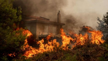  ‘Apocalyptic’ scenes hit Greece as Athens besieged by fire