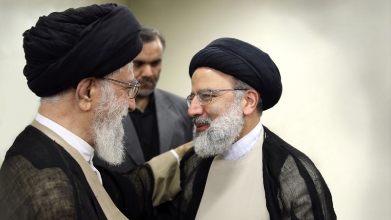 Iran, l'insediamento di Raisi, l'addio a Rohani