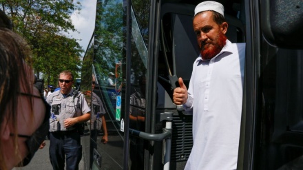 Refugjatët afganë arrijnë në vende të ndryshme të botës