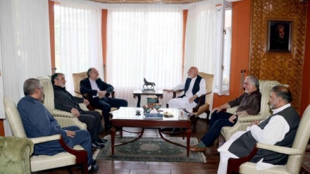 Eýranyň Owganystandaky ilçisi Abdullah we Karzai bilen duşuşdy