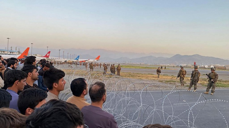 خروج هزاران نفر از افغانستان از طریق فرودگاه کابل