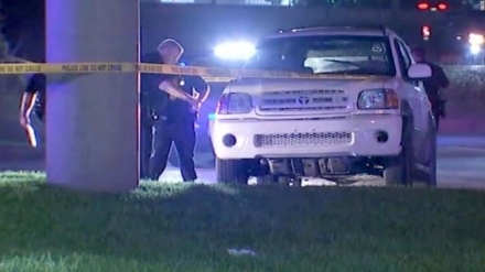 米テキサスで、運転中の父親が銃撃死も８歳と６歳が車操りけがなし