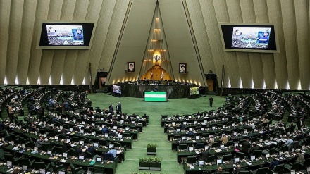 伊朗18位提名部长获得议会信任投票