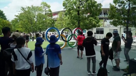 オリンピック開催中のコロナ拡大、人々の意見は