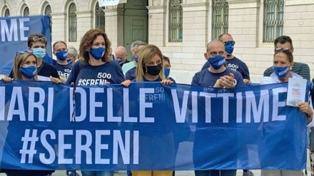 Italia, protesta parenti vittime Covid a Bergamo 