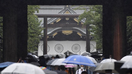 終戦の日迎え、安倍前首相らが靖国神社参拝