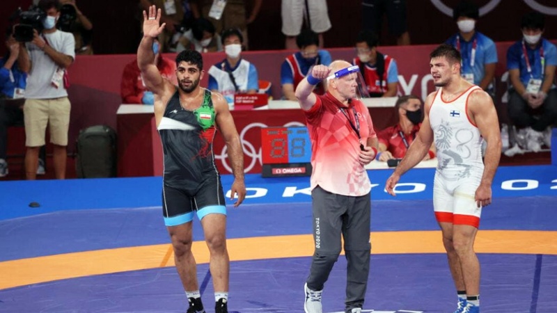 Saravi wins Iran’s first medal in Greco-Roman wrestling