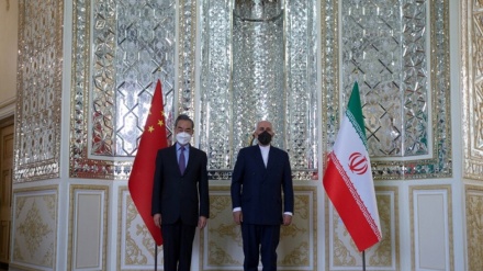 伊朗和中国外长讨论两国关系的发展战略