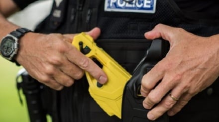 イギリス警察が子どもに電気ショック使用