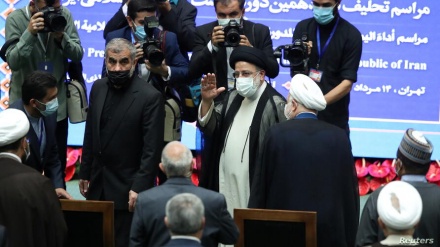 各国代表が、テヘランでイラン新大統領と会談