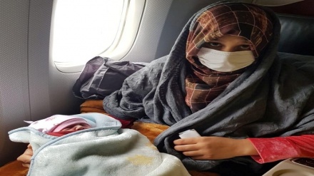 تولد یک دختر افغان در ارتفاع 10 هزار متری از سطح زمین