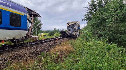 Two dead, more than 40 injured in Czech train collision