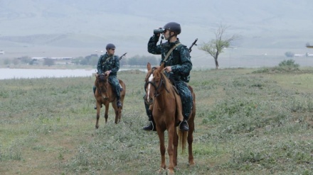 استفاده مرزبانان تاجیک از اسب برای بازرسی بخشی ازنواحی مرزی با افغانستان 