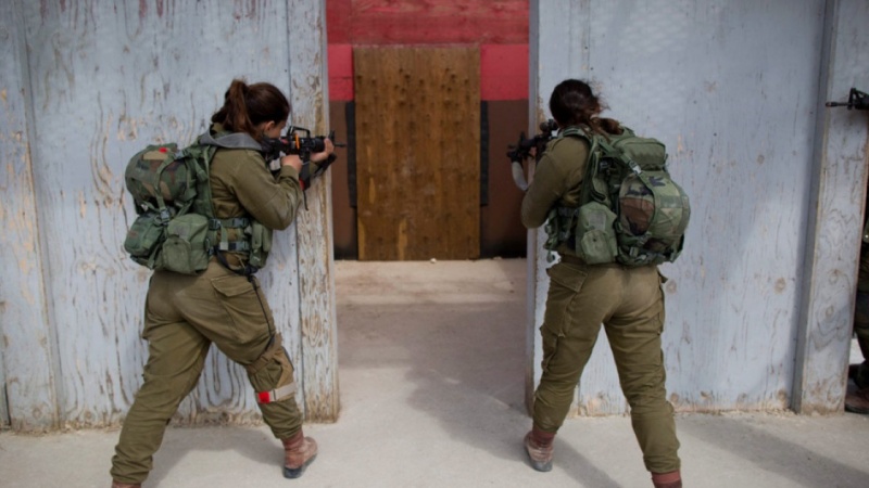 שר הדתות של ישראל נגד שילוב נשים ביחידות קרביות