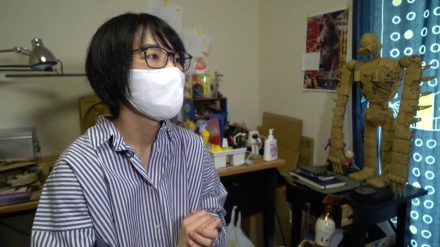 段ボール作品作り続ける日本のアート作家