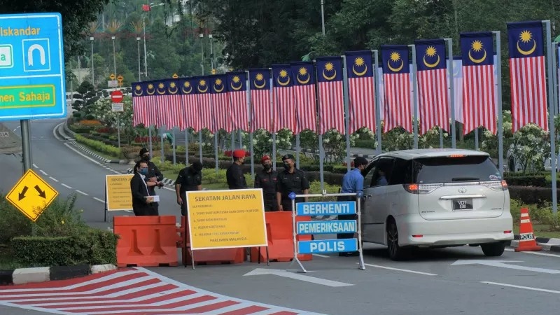 Menuru parlemen Malaysia