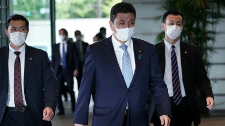 岸防衛相、体調不良で公務取りやめ　尿路感染症と診断