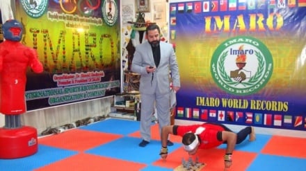 伊朗武术家打破两项世界纪录