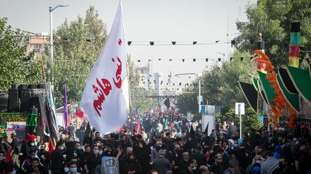 Ribuan Warga Tehran Hadiri Peringatan Arbain 