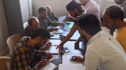 Hunderte bewaffnete Kämpfer legen im syrischen Tafas Waffen nieder