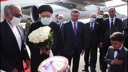 タジキスタンの人々が、イラン大統領を大々的に歓迎