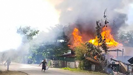 Thousands flee fighting in Myanmar town near India