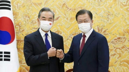 韩国总统文在寅会见王毅