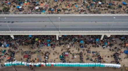 Usa, cresce emergenza migranti: in 10mila sotto ponte + VIDEO