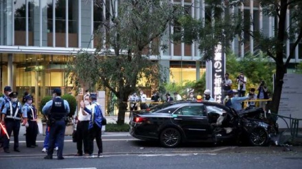 東京・千代田区の歩道にタクシー突っ込む、１人死亡・１人重体・４人けが