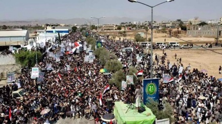Yemenis rally on Sept. 21 revolution anniversary, condemn foreign aggression