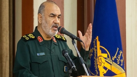 سرلشکر سلامی: دشمنان ملت ایران در سراشیبی سقوط هستند