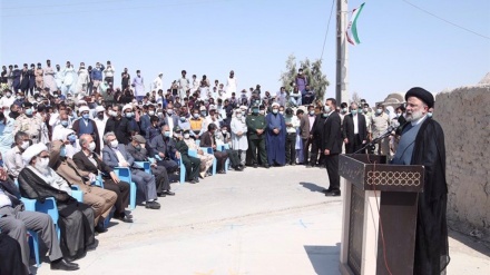 President Raeisi pledges to wipe out poverty, discrimination during Sistan-and-Baluchestan trip